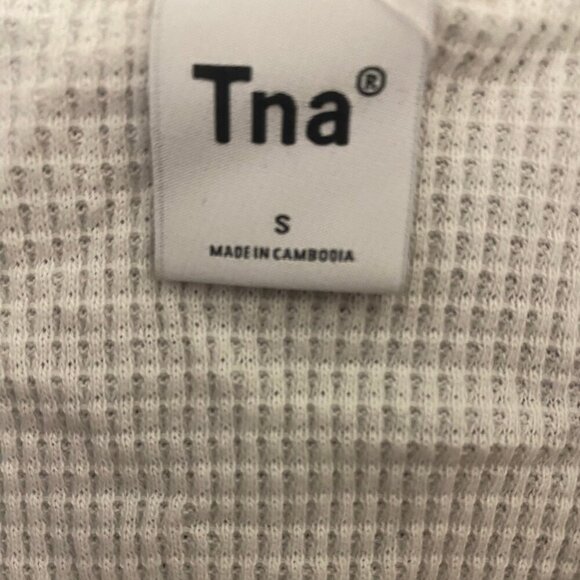 🤍 TNA White Notch-Neck Ribbed Crop Tank Top (Size S) - Picture 5 of 7